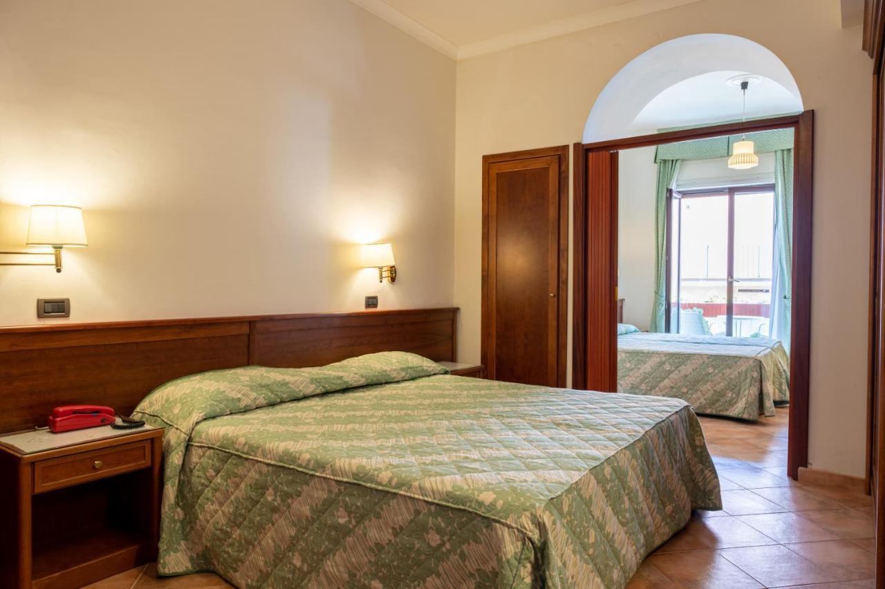 Hotel Montana Sant'Agata sui due Golfi Luaran gambar