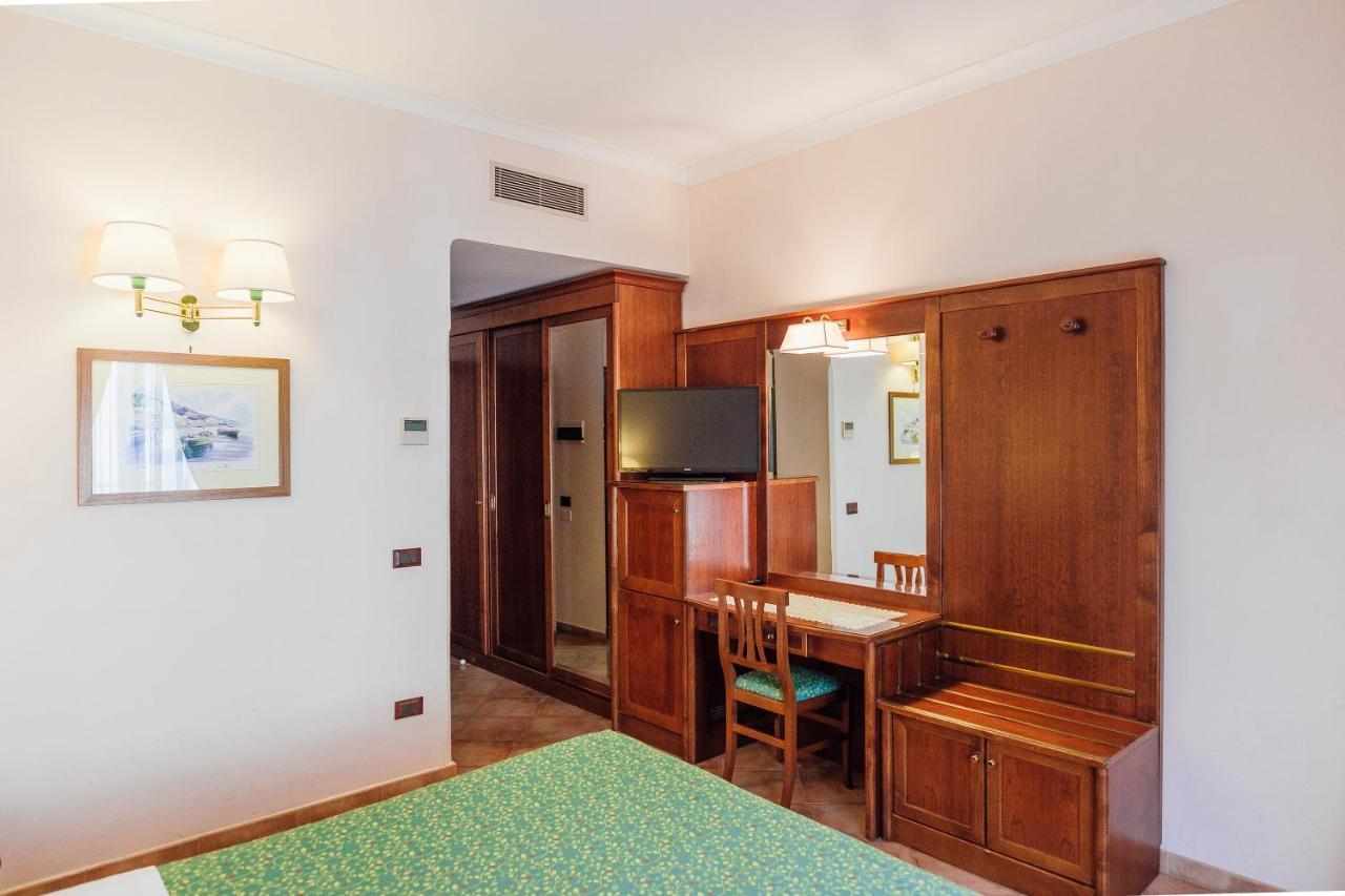 Hotel Montana Sant'Agata sui due Golfi Luaran gambar
